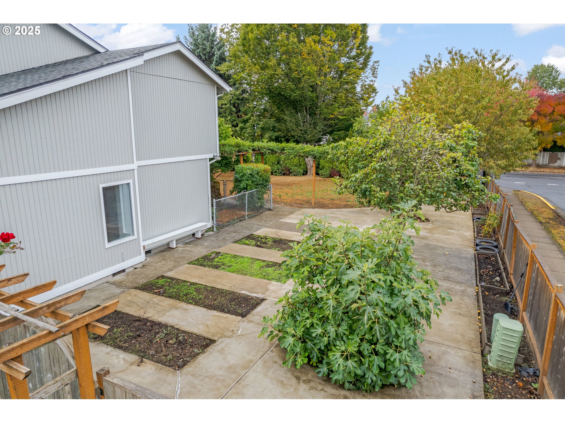 2132 Assumption Street Eugene, OR 97402 - Photo 35 of 39