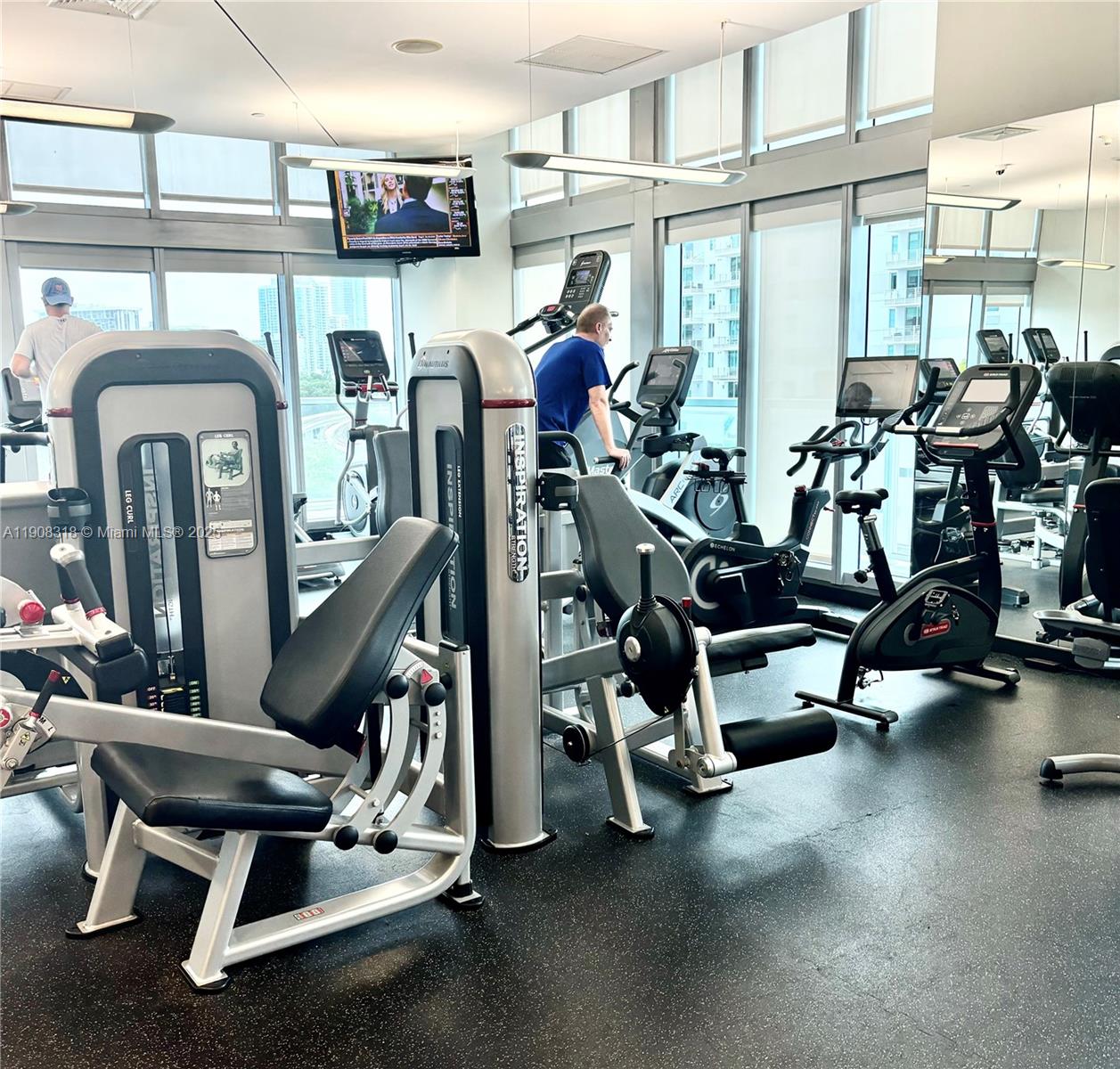 79 Southwest 12th Street, Unit 4012S Miami, FL 33130 - Photo 30 of 34 a view of a room with gym equipment
