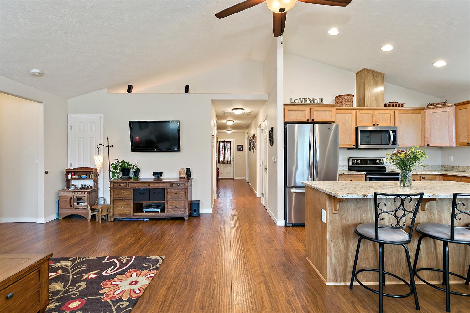 126 Suncrest Road Talent, OR 97540 - Photo 10 of 25 Back hallway leads to two bedrooms, full