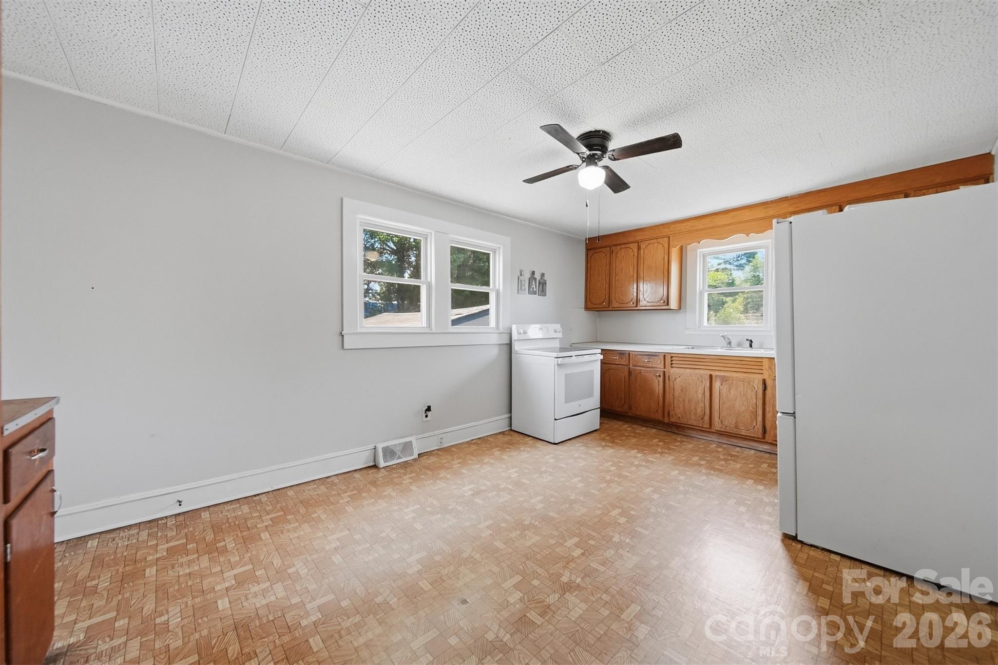 592 Main Street Hudson, NC 28638 - Photo 7 of 33
