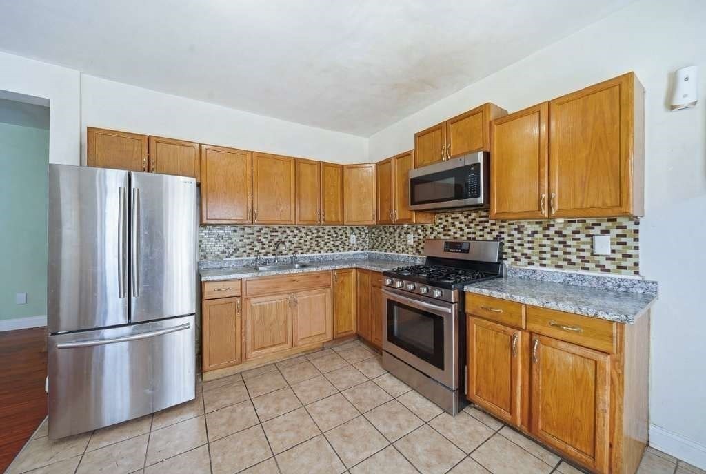8 Gates Street Lowell, MA 01851 - Photo 17 of 37