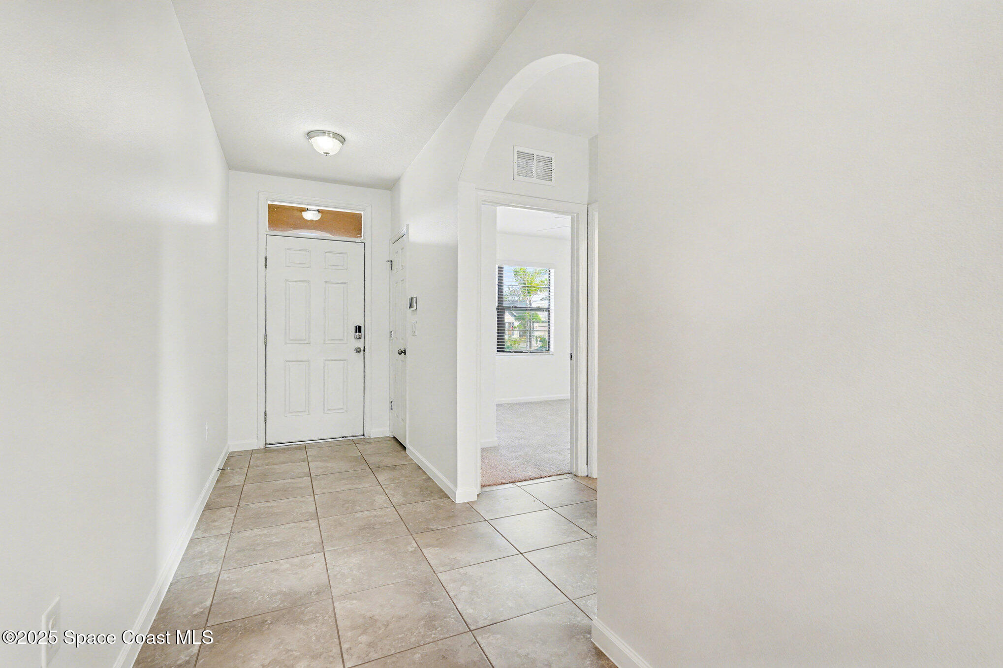 4604 Magenta Isles Drive Melbourne, FL 32904 - Photo 4 of 17 an empty room with mirror