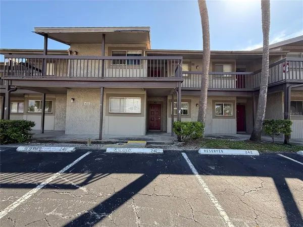 $1,600 | 6332 Newtown Circle, Unit A4, Tampa, FL 33615