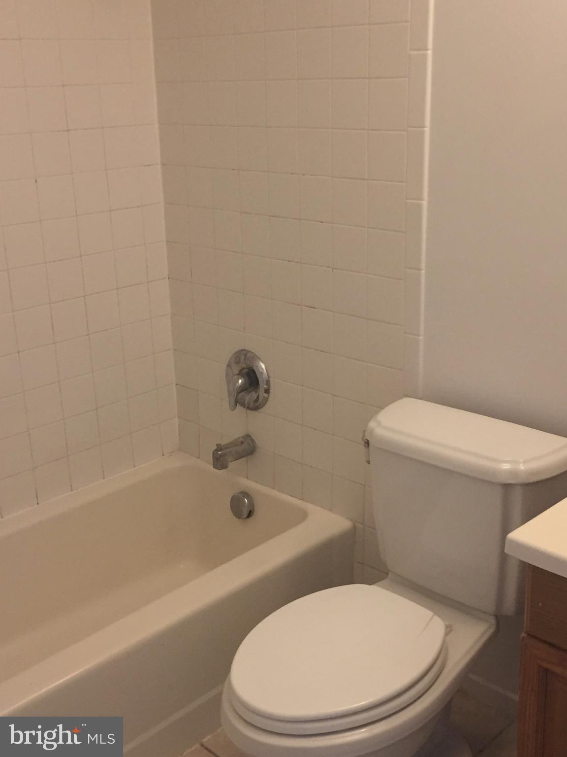 8981 Centerway Road Gaithersburg, MD 20879 - Photo 24 of 29 Hall Bath