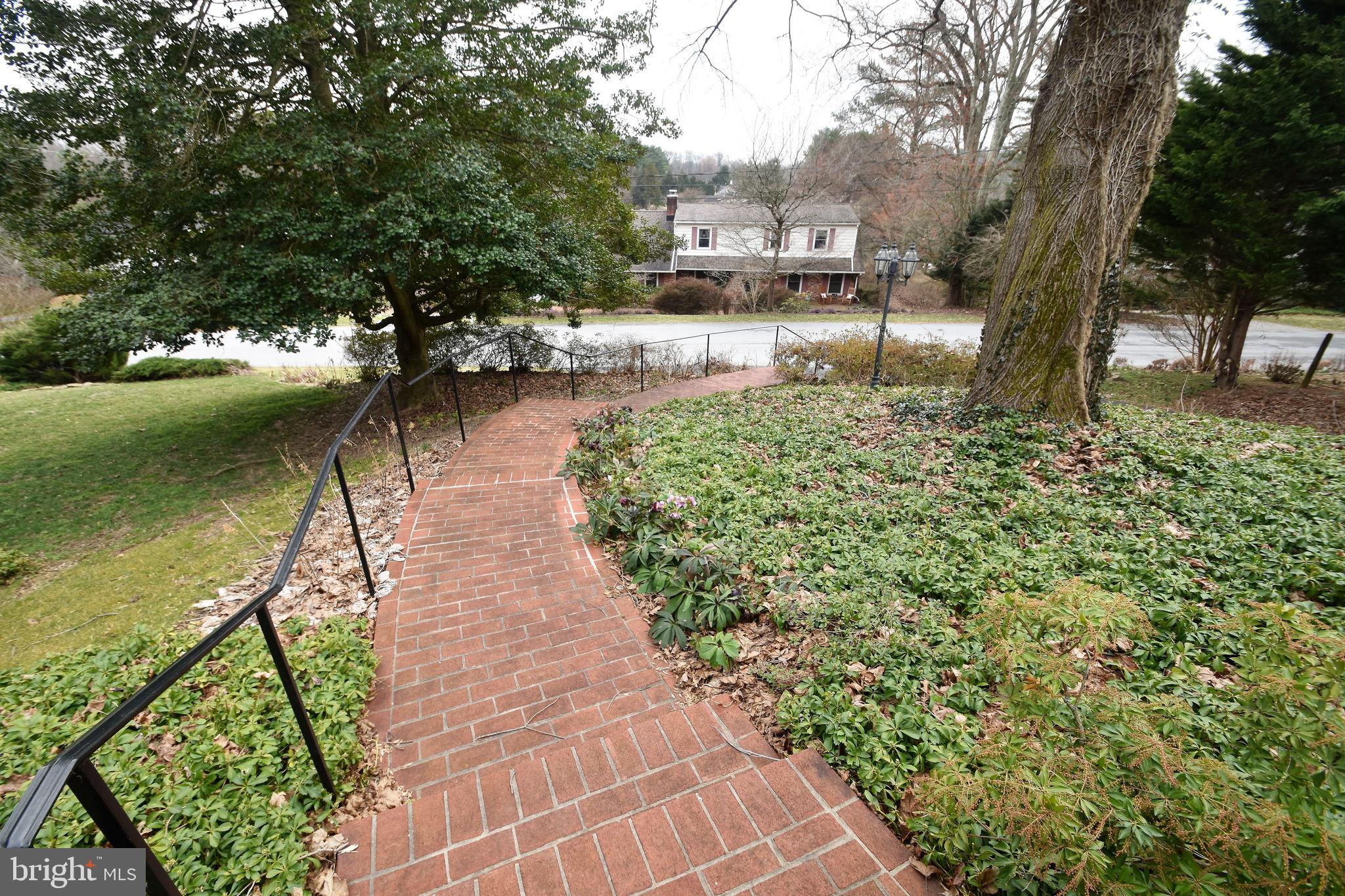2 Kings Ridge Road Wilmington, DE 19808 - Photo 13 of 78 BRICK Front entry to lower driveway
