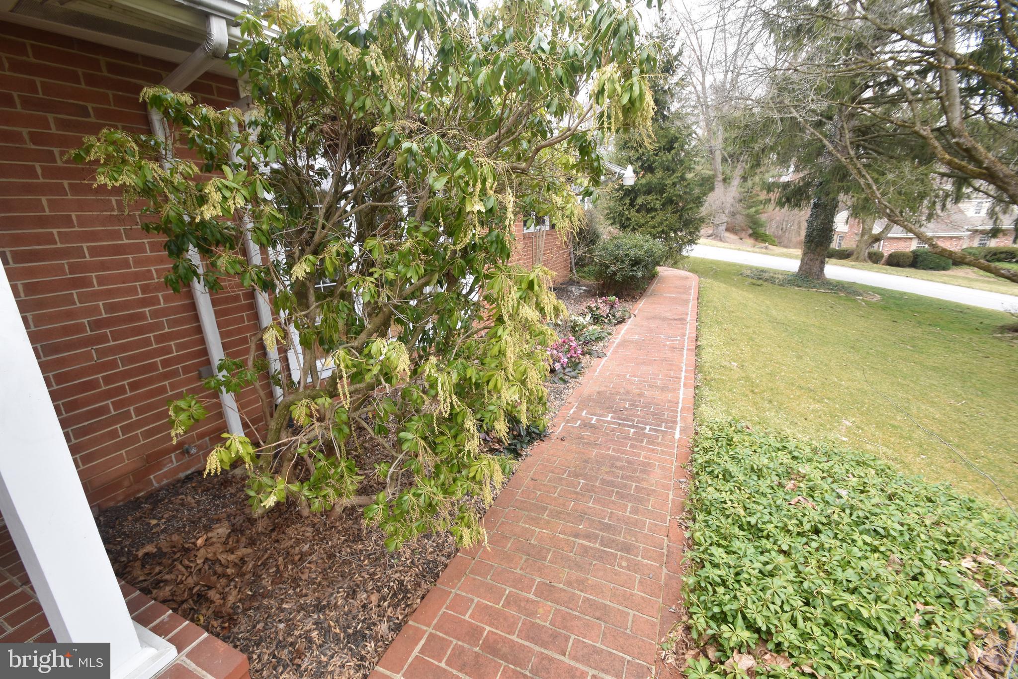 2 Kings Ridge Road Wilmington, DE 19808 - Photo 14 of 78 BRICK sidewalk to upper driveway