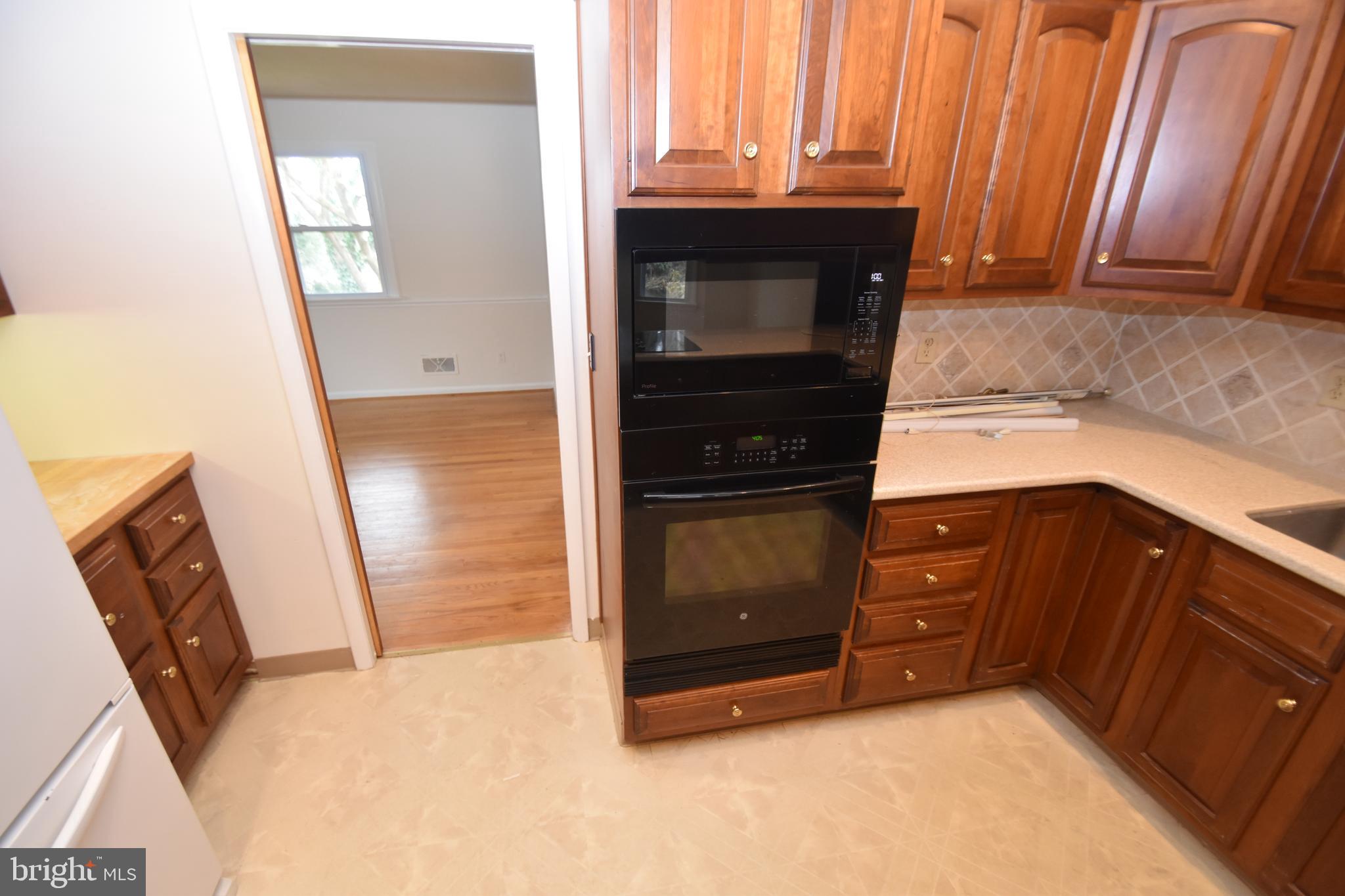 2 Kings Ridge Road Wilmington, DE 19808 - Photo 22 of 78 Kitchen, looking into Dining Room