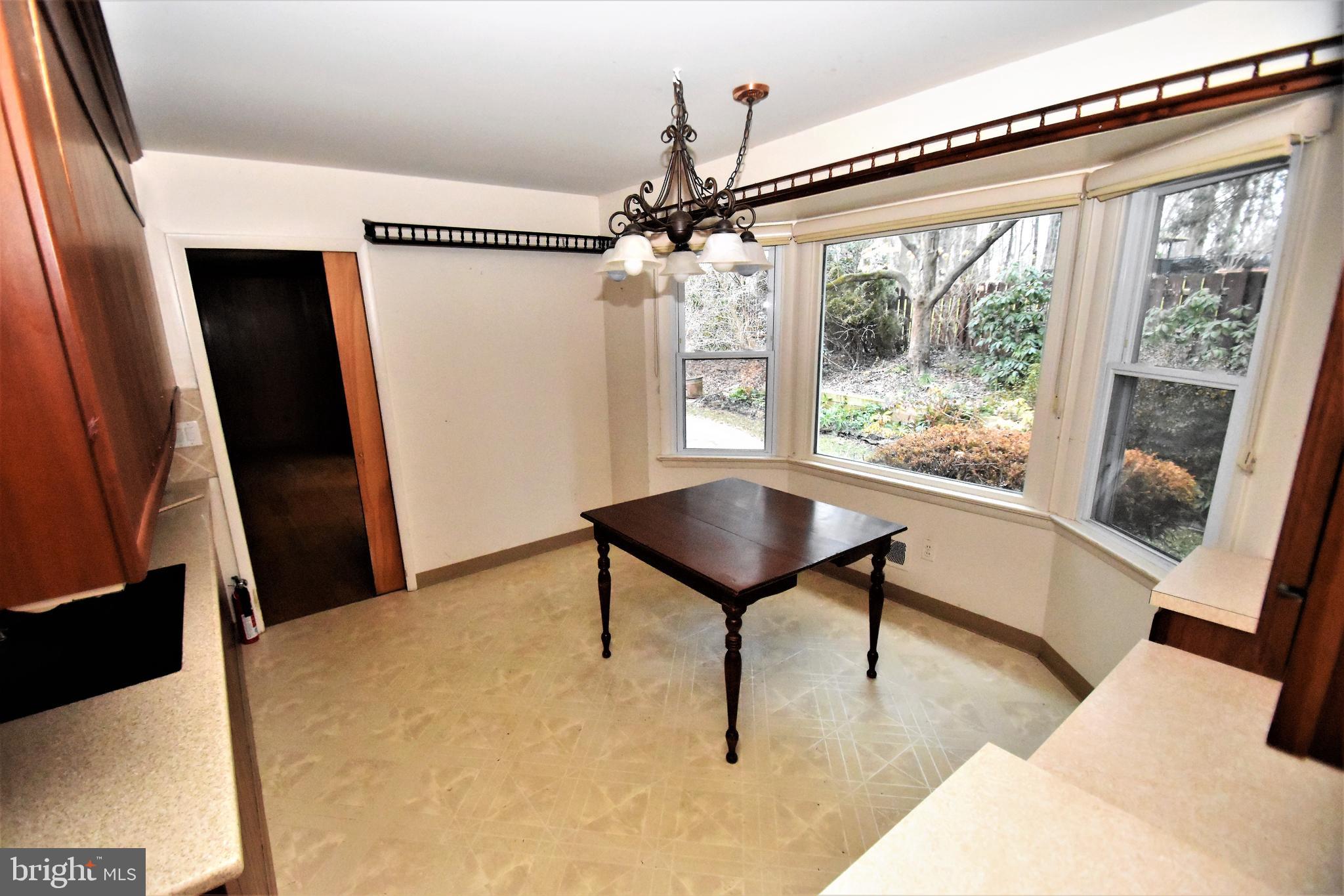 2 Kings Ridge Road Wilmington, DE 19808 - Photo 26 of 78 HUGE EAT IN KITCHEN
