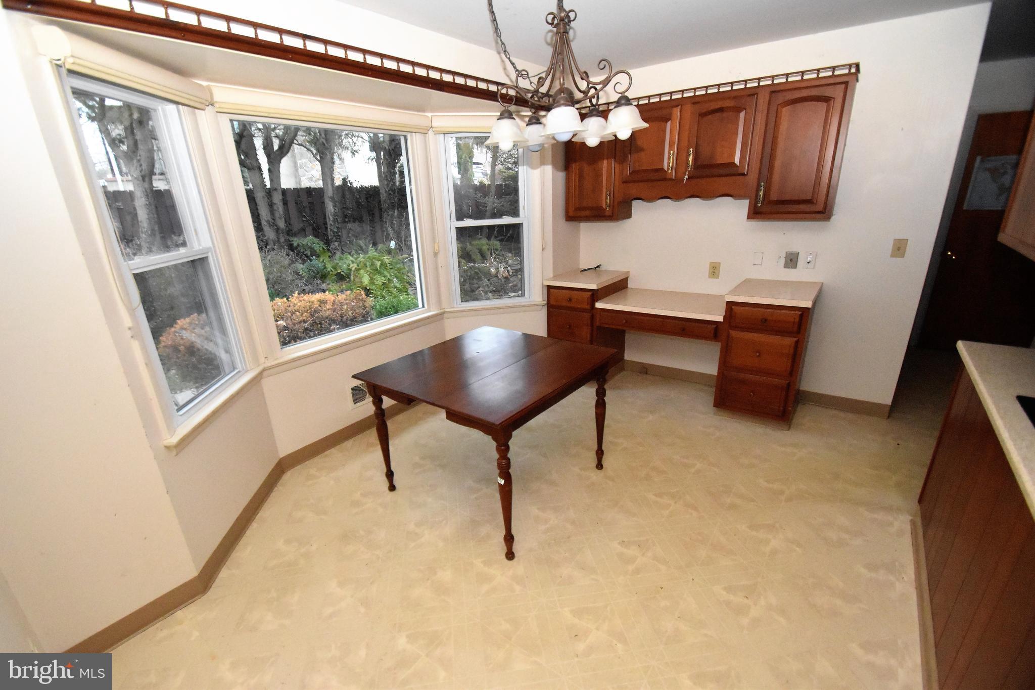 2 Kings Ridge Road Wilmington, DE 19808 - Photo 27 of 78 HUGE EAT IN KITCHEN