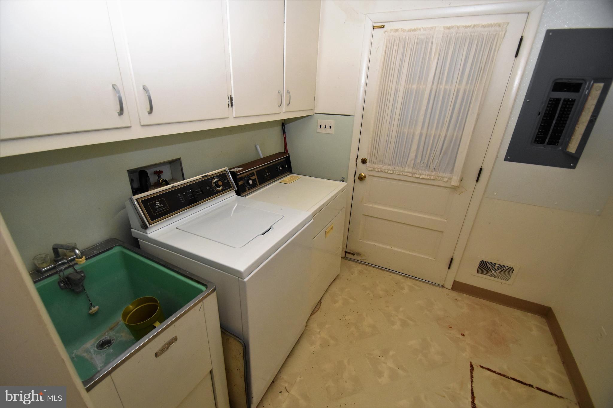 2 Kings Ridge Road Wilmington, DE 19808 - Photo 34 of 78 Circuit Breakers in Laundry