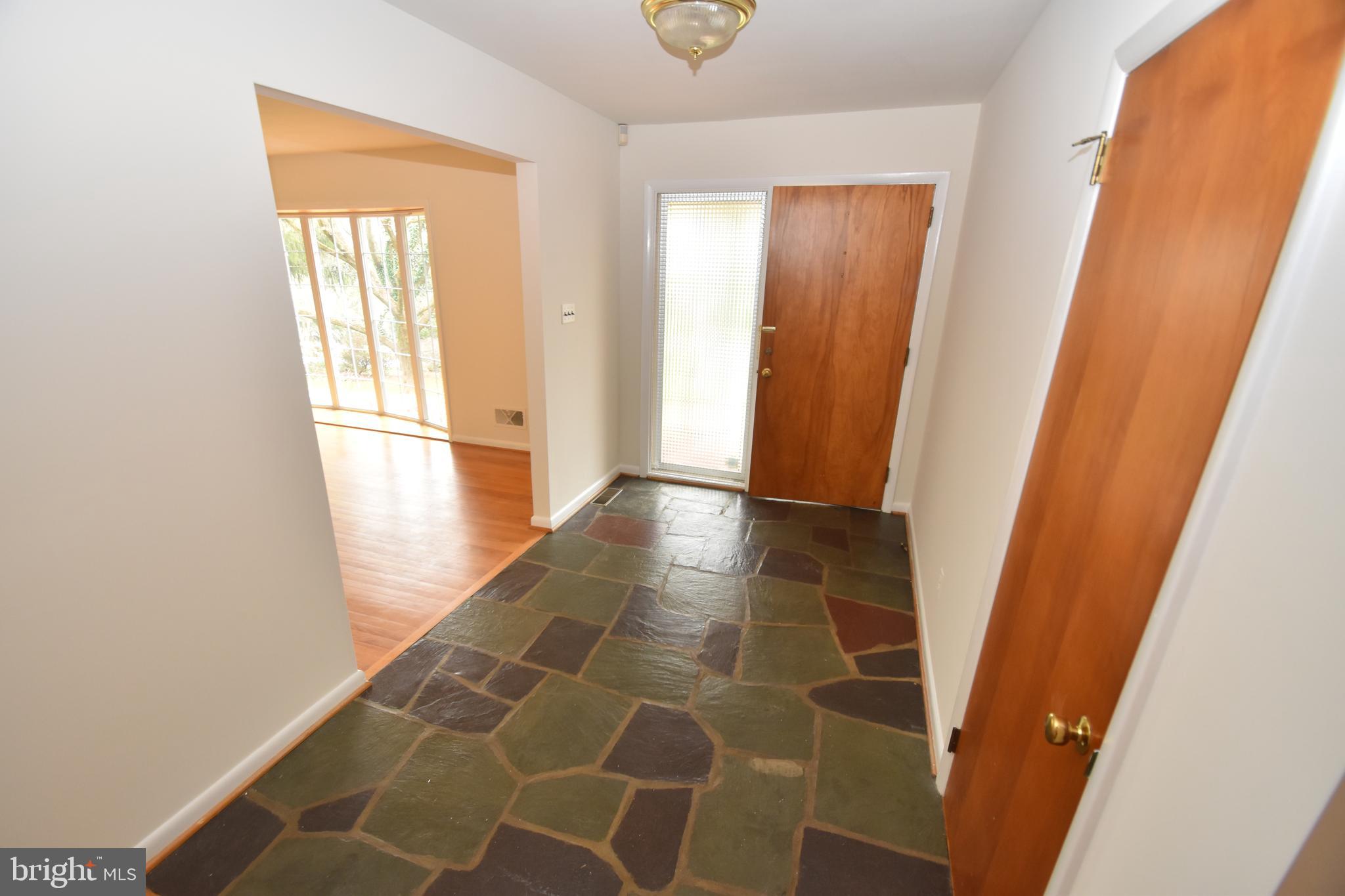 2 Kings Ridge Road Wilmington, DE 19808 - Photo 37 of 78 Foyer at front door near LR and Fam Rm