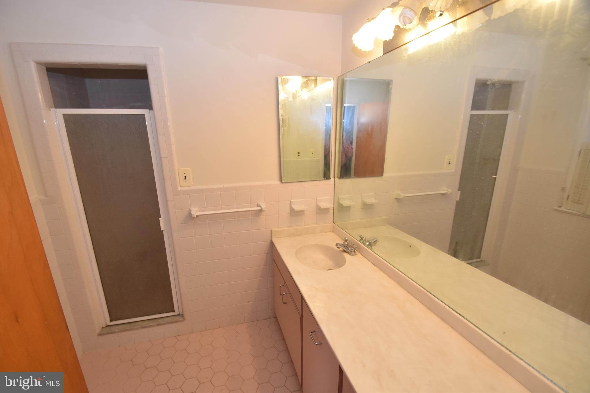 2 Kings Ridge Road Wilmington, DE 19808 - Photo 52 of 78 Main Bedroom Shower