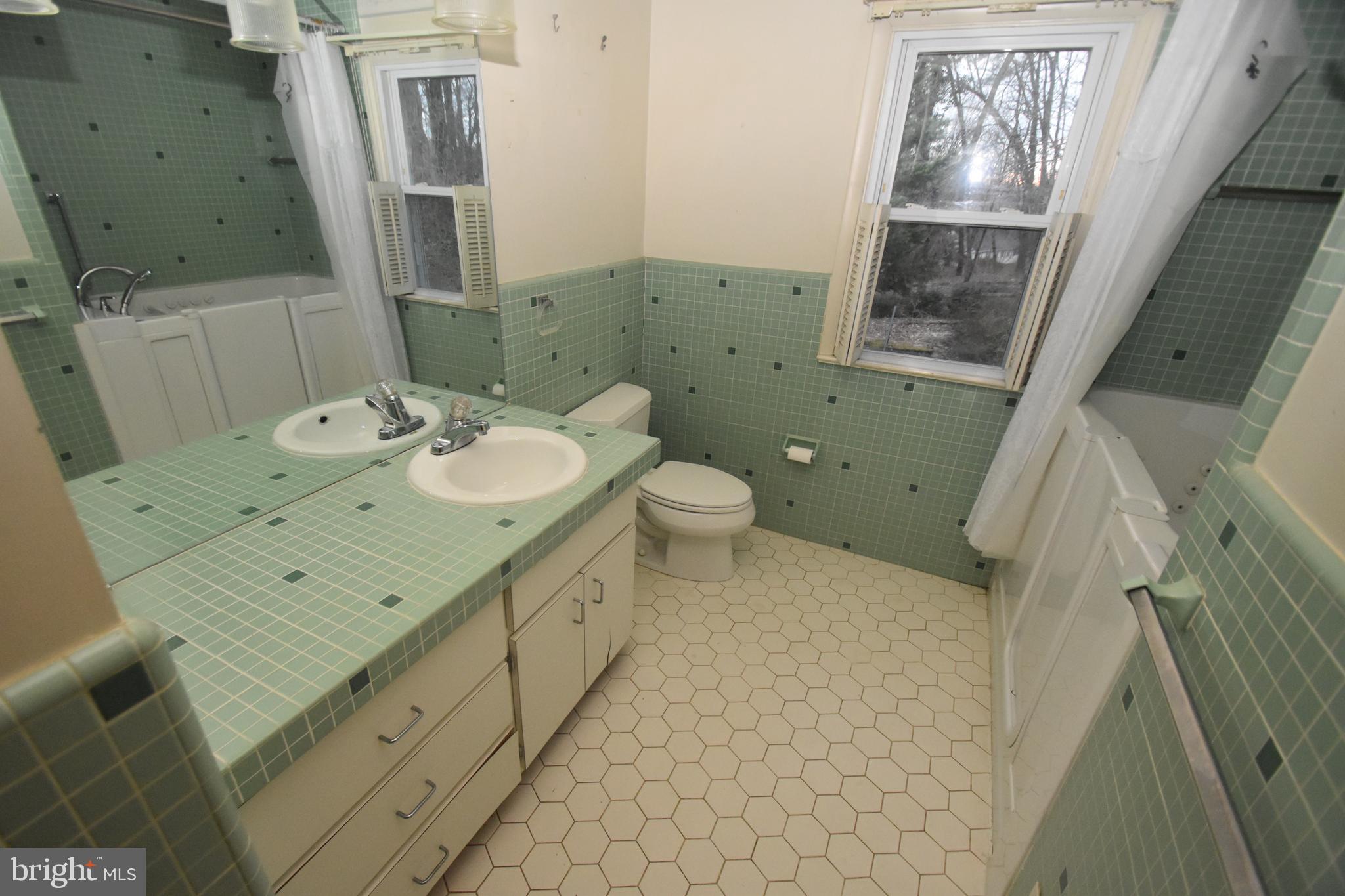 2 Kings Ridge Road Wilmington, DE 19808 - Photo 56 of 78 Different view, handicap bath and shower