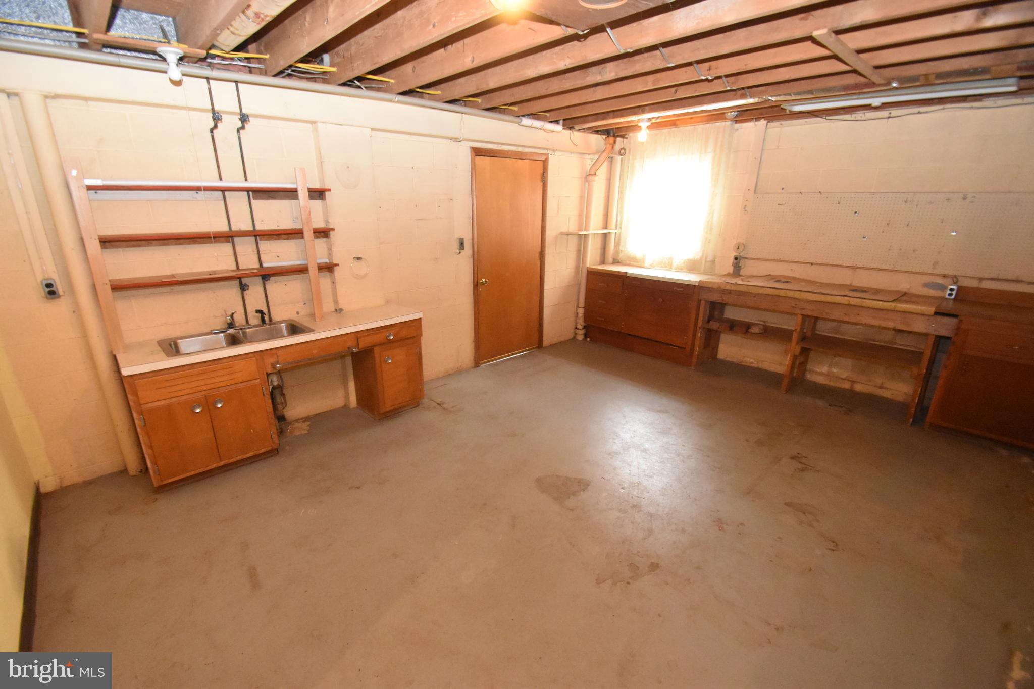 2 Kings Ridge Road Wilmington, DE 19808 - Photo 69 of 78 Workshop goes to Garages.