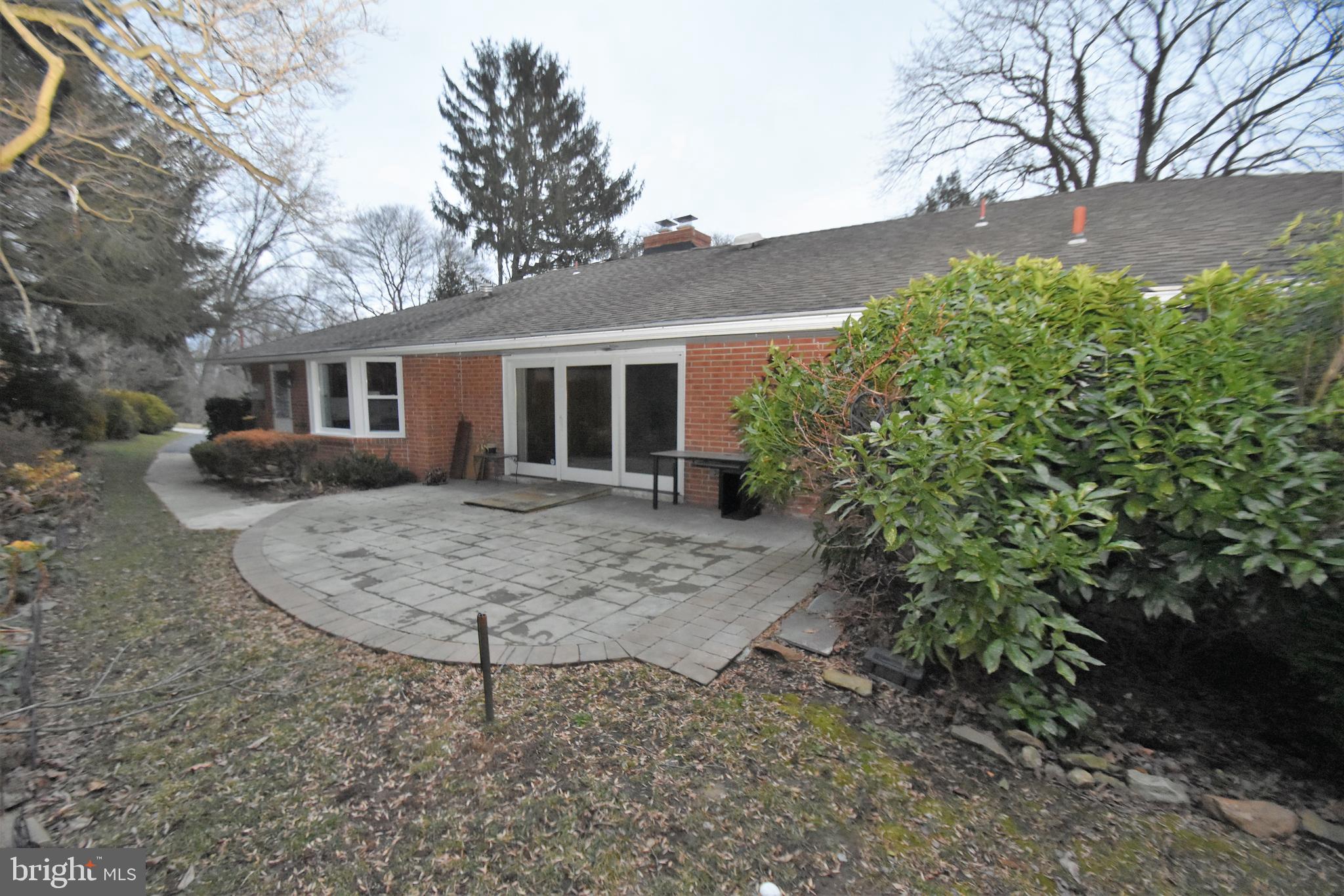 2 Kings Ridge Road Wilmington, DE 19808 - Photo 8 of 78 BIG sliding glass from Family Room to upper drive