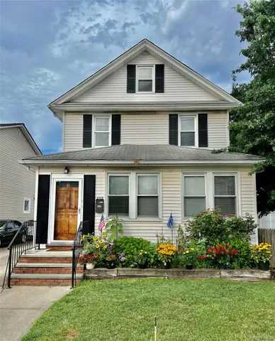 $2,400 | 456 Burkhard Avenue, Unit 2, Williston Park, NY 11596