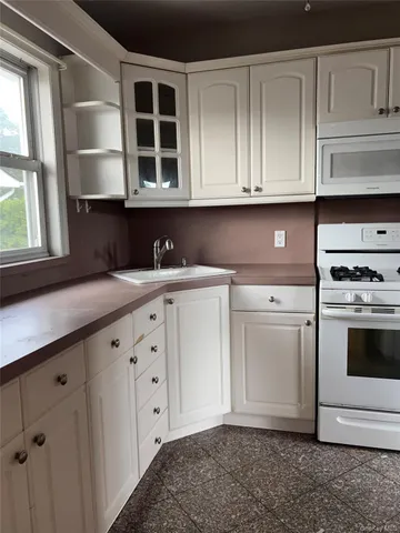 $2,400 | 456 Burkhard Avenue, Unit 2, Williston Park, NY 11596