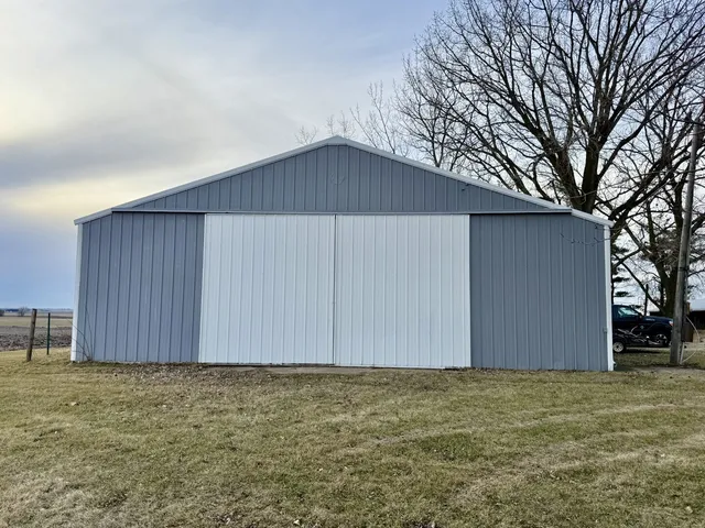 a house view with backyard space
