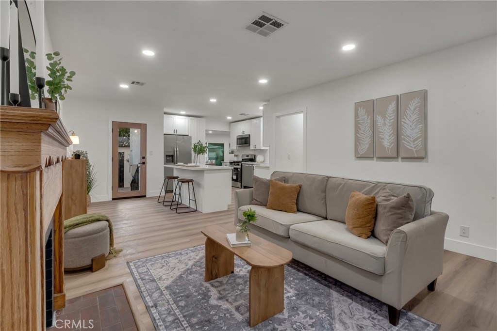 1741 North Rose Street Burbank, CA 91505 - Photo 5 of 45