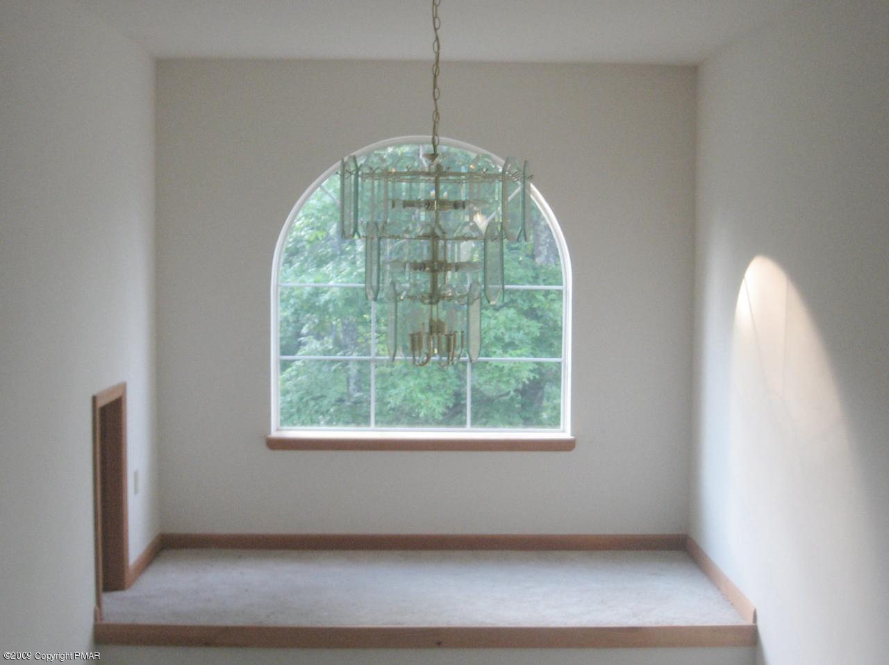 17 Gandolf Road Bushkill, PA 18371 - Photo 5 of 12 Foyer