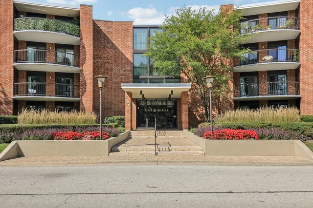 $262,900 | 1405 East Central Road, Unit 122C, Arlington Heights, IL 60005