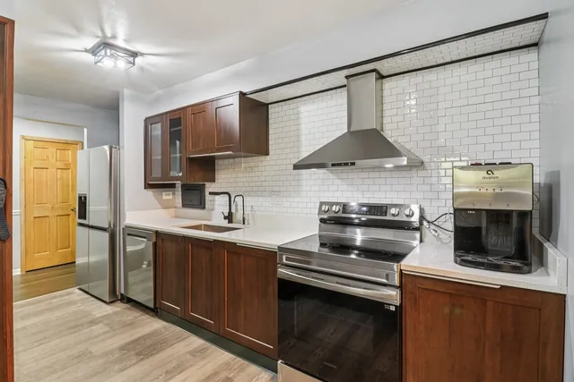 $262,900 | 1405 East Central Road, Unit 122C, Arlington Heights, IL 60005