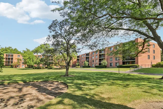 $262,900 | 1405 East Central Road, Unit 122C, Arlington Heights, IL 60005
