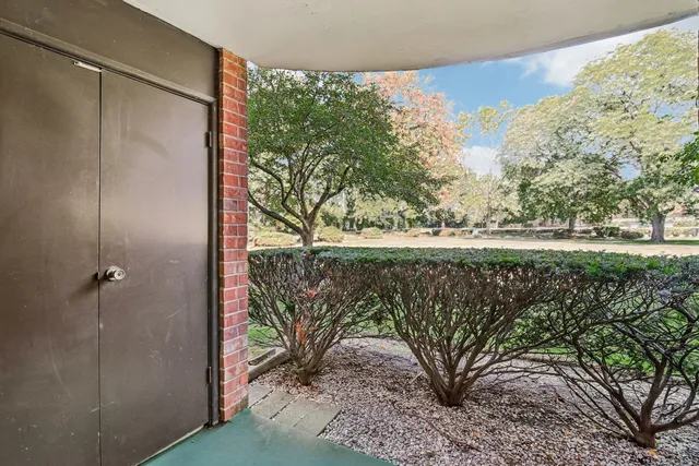 $262,900 | 1405 East Central Road, Unit 122C, Arlington Heights, IL 60005