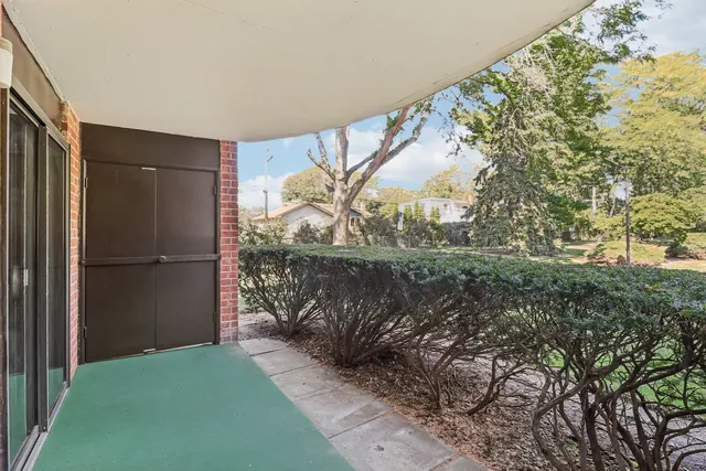 $262,900 | 1405 East Central Road, Unit 122C, Arlington Heights, IL 60005