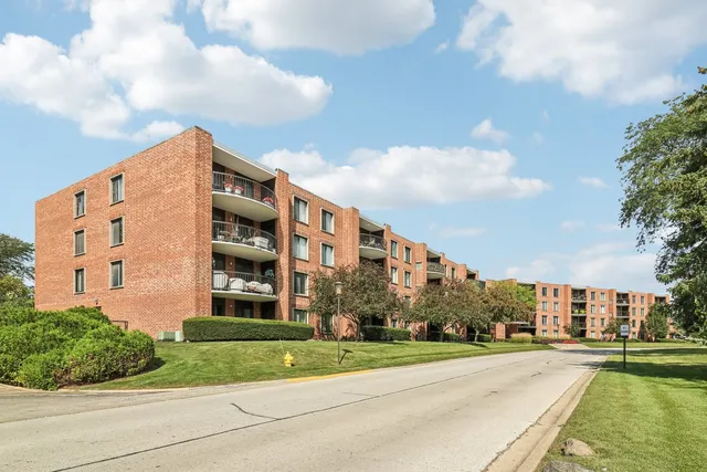 $262,900 | 1405 East Central Road, Unit 122C, Arlington Heights, IL 60005