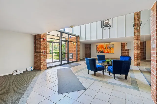 $262,900 | 1405 East Central Road, Unit 122C, Arlington Heights, IL 60005