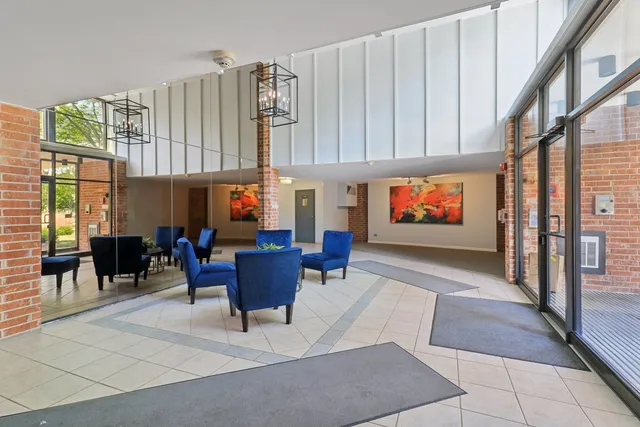 $262,900 | 1405 East Central Road, Unit 122C, Arlington Heights, IL 60005