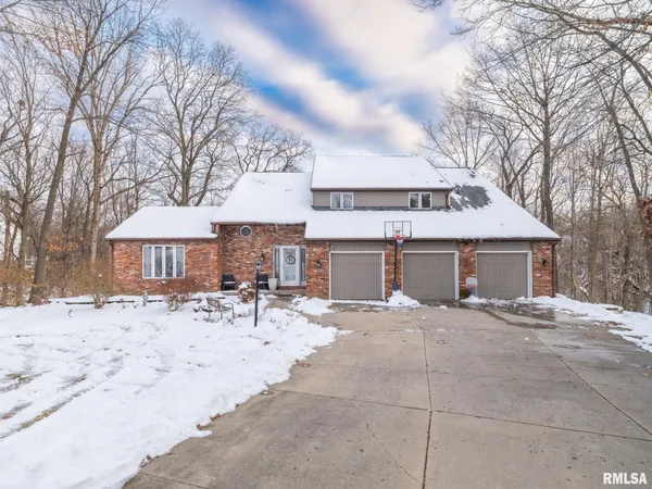$462,300 | 12052 North Hickory Grove Road, Dunlap, IL 61525