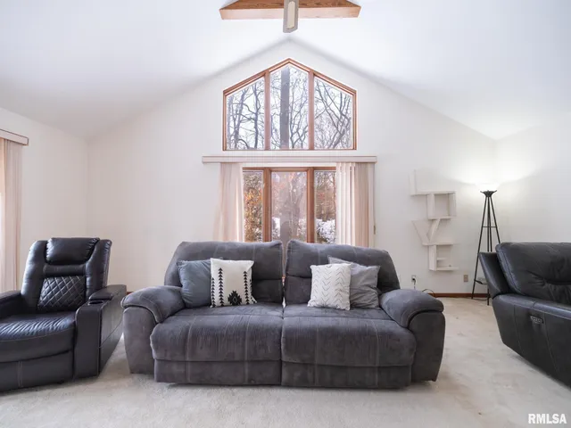 $475,000 | 12052 North Hickory Grove Road, Dunlap, IL 61525