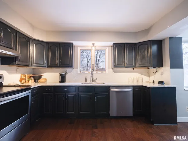 $475,000 | 12052 North Hickory Grove Road, Dunlap, IL 61525