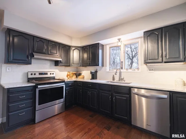 $475,000 | 12052 North Hickory Grove Road, Dunlap, IL 61525