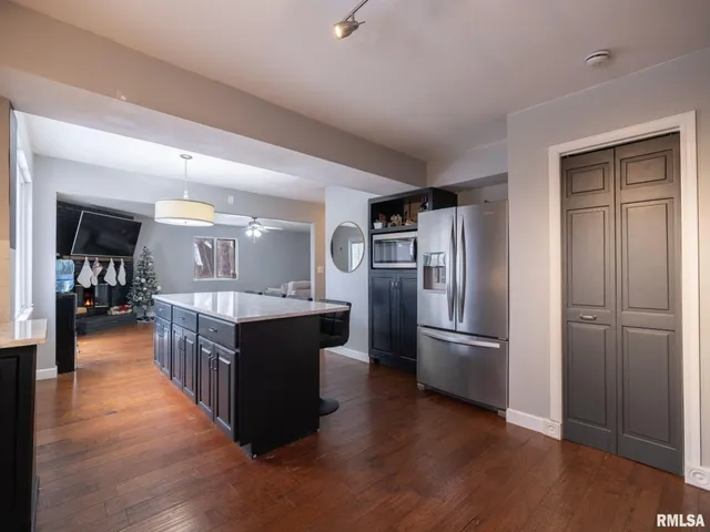 $475,000 | 12052 North Hickory Grove Road, Dunlap, IL 61525