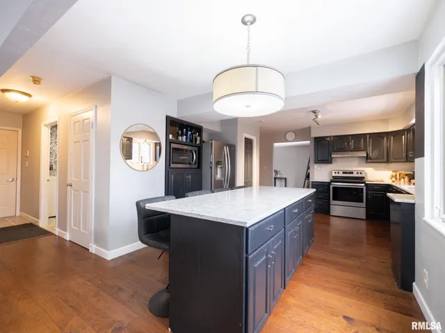 $475,000 | 12052 North Hickory Grove Road, Dunlap, IL 61525