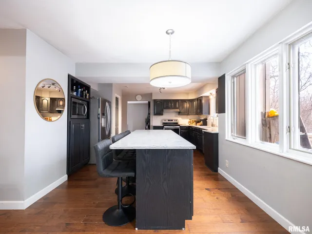 $475,000 | 12052 North Hickory Grove Road, Dunlap, IL 61525