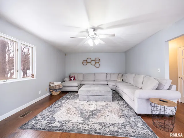 $475,000 | 12052 North Hickory Grove Road, Dunlap, IL 61525