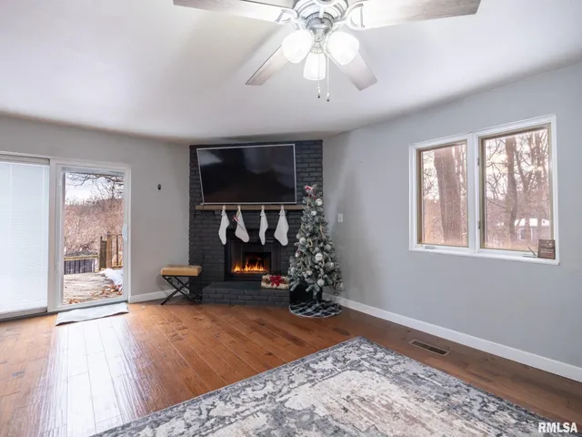 $475,000 | 12052 North Hickory Grove Road, Dunlap, IL 61525