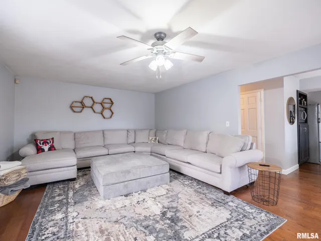 $475,000 | 12052 North Hickory Grove Road, Dunlap, IL 61525