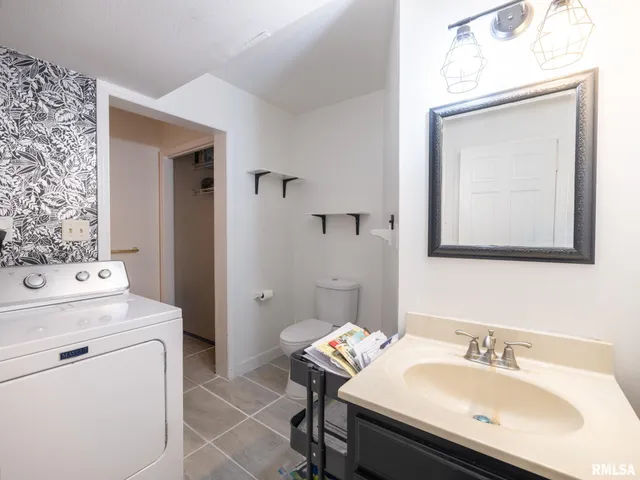 $475,000 | 12052 North Hickory Grove Road, Dunlap, IL 61525