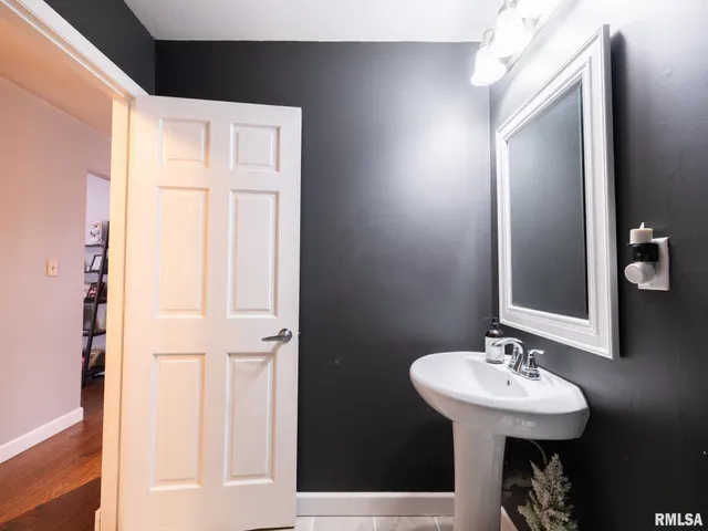 $475,000 | 12052 North Hickory Grove Road, Dunlap, IL 61525