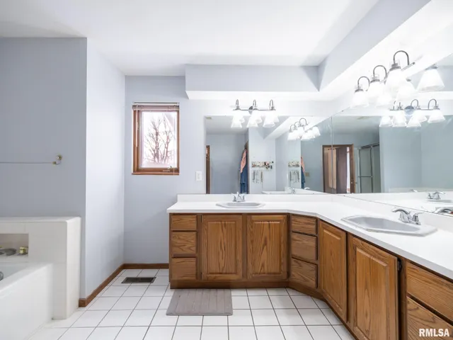 $475,000 | 12052 North Hickory Grove Road, Dunlap, IL 61525