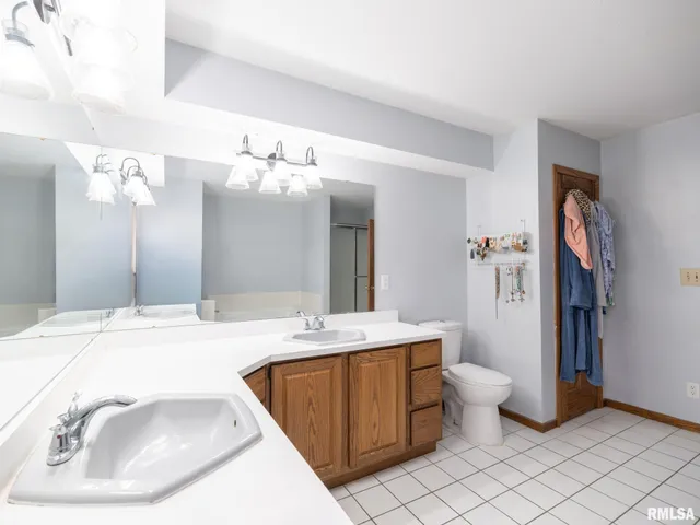 $475,000 | 12052 North Hickory Grove Road, Dunlap, IL 61525