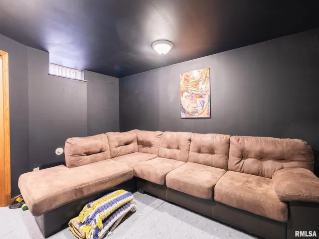 $475,000 | 12052 North Hickory Grove Road, Dunlap, IL 61525