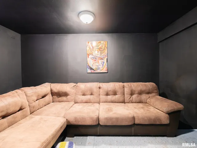 $475,000 | 12052 North Hickory Grove Road, Dunlap, IL 61525