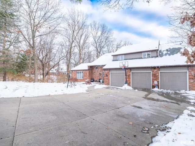 $475,000 | 12052 North Hickory Grove Road, Dunlap, IL 61525