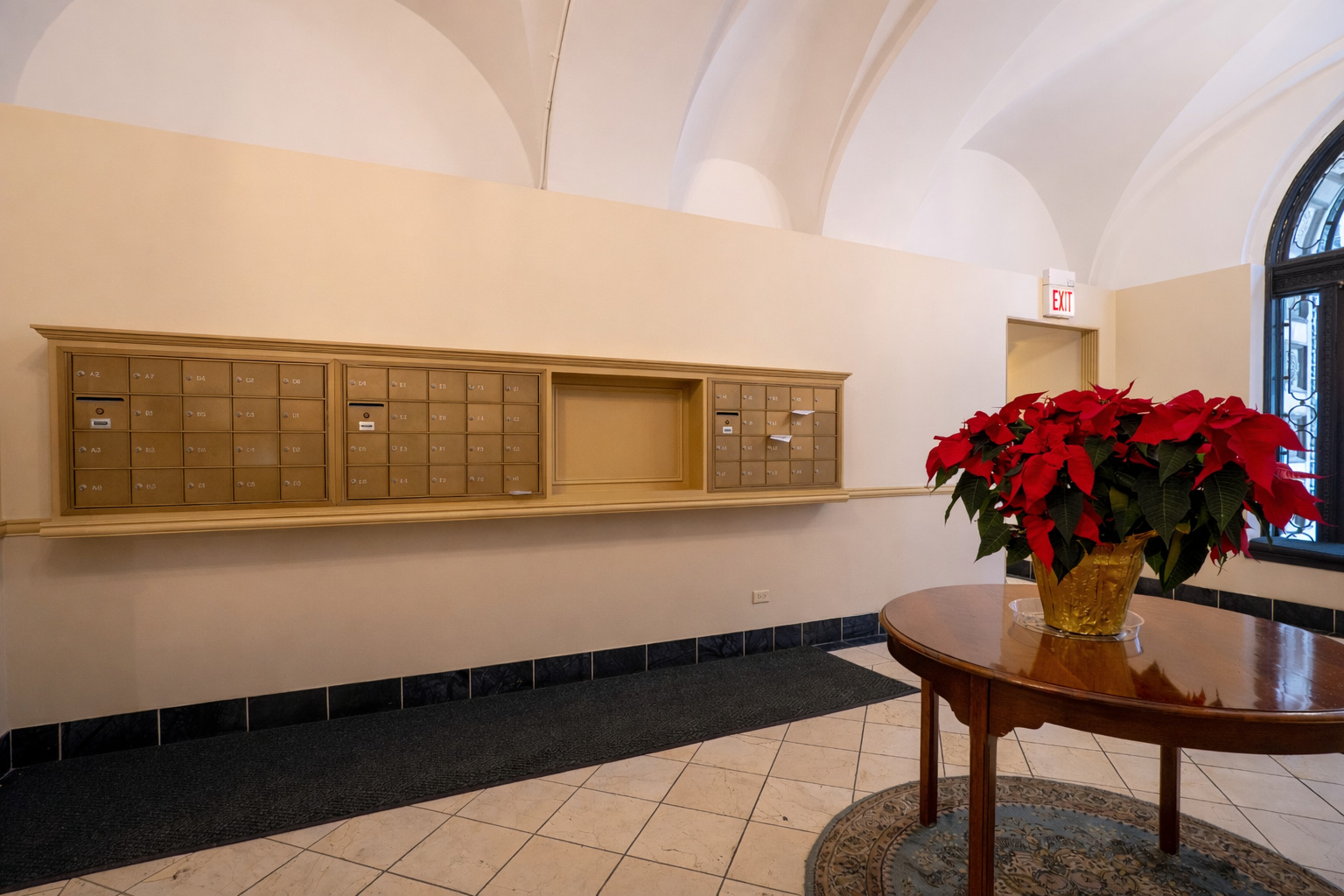 1765 East 55th Street, Unit E1 Chicago, IL 60637 - Photo 18 of 18 a vase of flowers sitting on a table